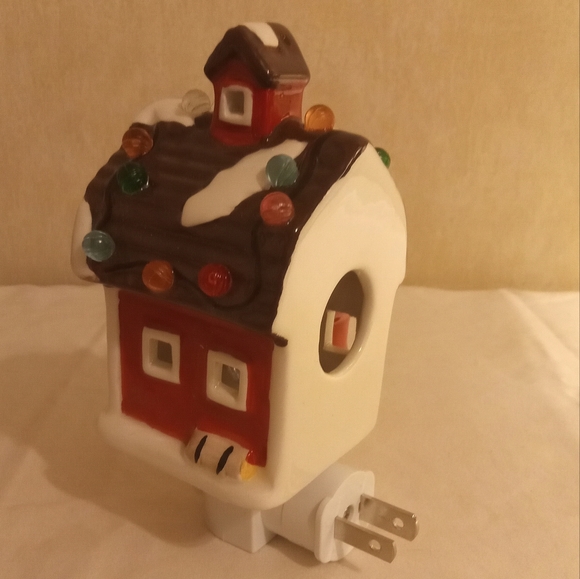 LIGHTED RETRO BARN WITH SILO &.CHRISTMAS TREE XMAS HOLIDAY NIGHTLIGHT HOME DECOR - Picture 9 of 10